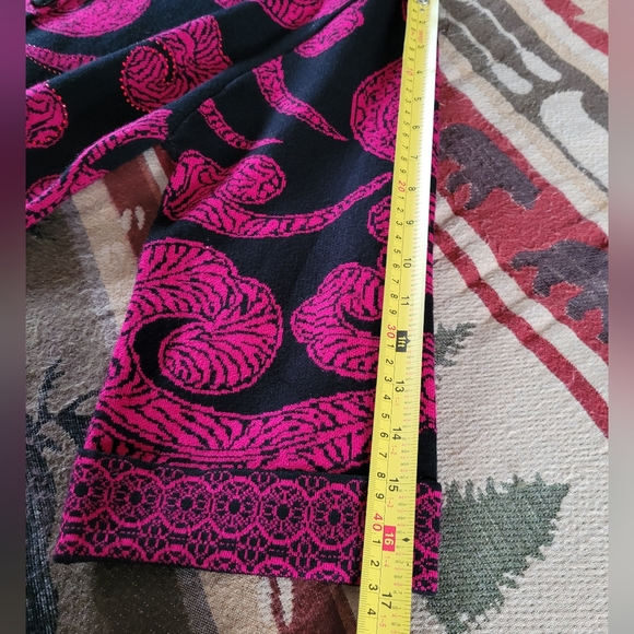 Model France 3/4 sleeve sweater/blouse. - Picture 6 of 9